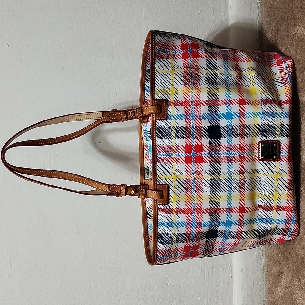 Dooney & Bourke TM489 WH Leisure Shopper Tote Handbag PVC Plaid Leather Trim